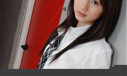 私服，通常指的是私人服務器。在游戲行業(yè)，私服常被玩家用來創(chuàng)建獨立的游戲環(huán)境，允許自定義設置和修改。與官方服務器相比，私服通常提供更靈活的游戲體驗，這吸引了許多玩家的興趣。本文將深入探討私服的定義、優(yōu)勢